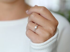 Engagement ring Classic Loop in 9K white gold with diamond 0.30ct H/SI
