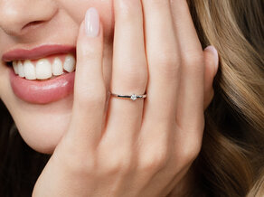 Engagement ring Classic Petite in 14K yellow gold with diamond 0.07ct G/SI