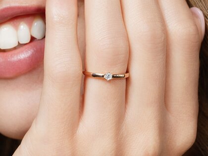 Engagement ring Classic Petite in 14K white gold with diamond 0.09ct G/SI