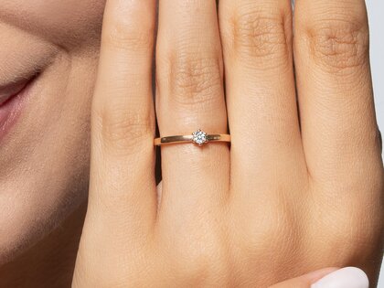 Engagement ring Classic Petite in 14K rosé gold with diamond 0.07ct G/SI