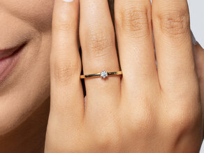 Engagement ring Classic Petite in yellow gold