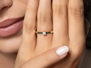 Engagement ring Classic Petite in 14K yellow gold with diamond 0.13ct G/SI