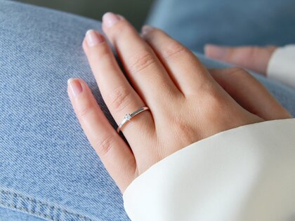Engagement ring Classic Petite in white gold