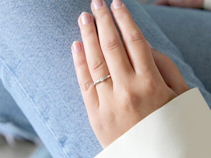 Engagement ring Classic Petite in 14K white gold with diamond 0.09ct G/SI