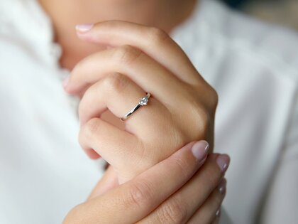 Engagement ring Classic Petite in 14K white gold with diamond 0.13ct G/SI