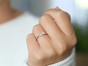 Engagement ring Classic Petite in 14K white gold with diamond 0.13ct G/SI