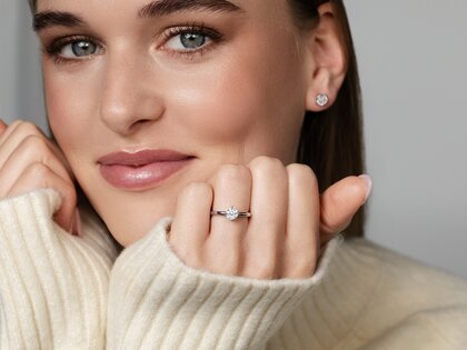 Engagement ring Compass in 9K white gold with diamond 1.00ct