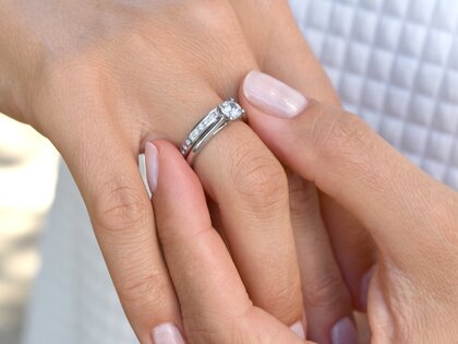 Engagement ring Delight in 9K white gold with lab-grown diamond 0.50ct E/VS