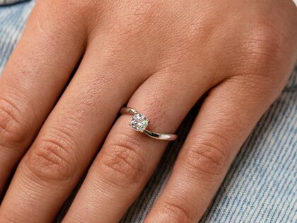 Engagement ring Devour in silver