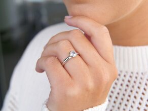 Engagement ring Eternal in 9K white gold with diamond 0.75ct H/SI