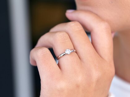 Engagement ring Eternal in 9K white gold with diamond 0.25ct H/SI