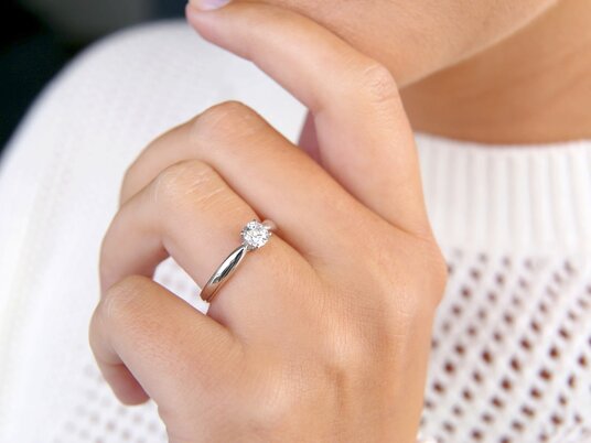 Engagement ring Joy