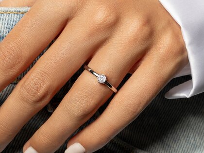Engagement ring Melody in 9K white gold with diamond 0.25ct H/SI