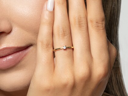 Engagement ring Modern Petite in 14K yellow gold with diamond 0.05ct G/SI