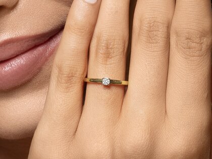 Engagement ring Modern Petite in 14K yellow gold with diamond 0.08ct G/SI