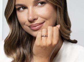 Engagement ring Modern Petite in yellow gold
