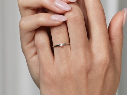 Engagement ring Modern in 14K yellow gold with diamond 0.07ct G/SI