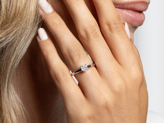 Engagement ring Modern