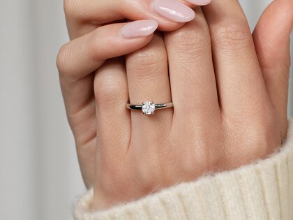 Engagement ring Modern in 14K white gold with diamond 0.50ct H/SI