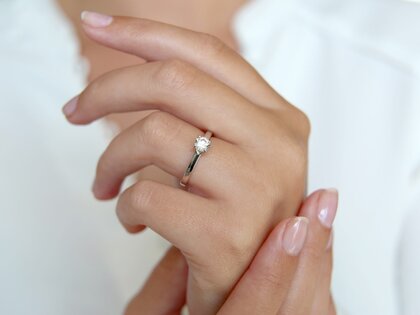 Engagement ring Modern in 14K white gold with diamond 0.50ct H/SI