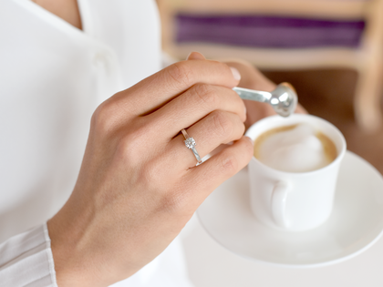 Engagement ring Modern in 9K white gold with lab-grown diamond 0.50ct E/VS