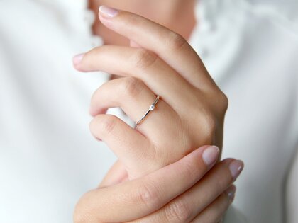 Engagement ring Pure in 9K white gold with diamond 0.04ct G/SI