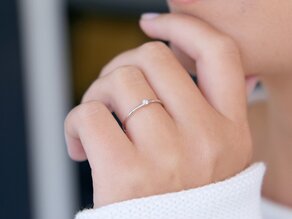 Engagement ring Pure in 9K white gold with diamond 0.04ct G/SI