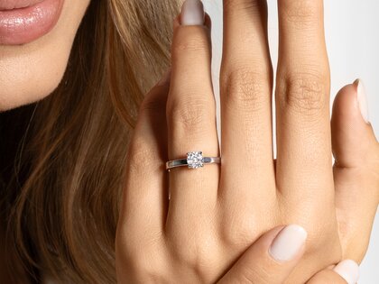 Engagement ring Romance in 14K white gold with diamond 0.50ct H/SI