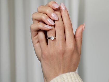 Engagement ring Romance in 9K white gold with diamond 1.00ct H/SI