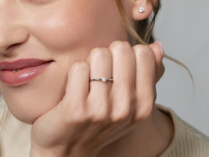Engagement ring Royal in 14K yellow gold with diamond 0.05ct H/SI