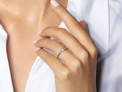 Engagement ring Royal in 9K white gold with diamond 0.25ct H/SI