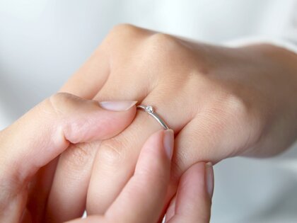 Engagement ring Royal in 14K white gold with diamond 0.05ct H/SI