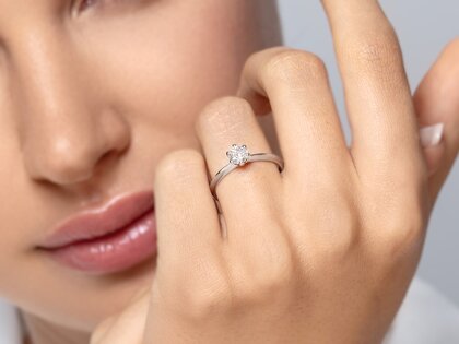 Engagement ring The One