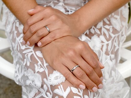 Engagement ring Infinity in 18K white gold with diamond 0.05ct G/VS