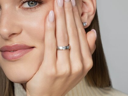 Engagement ring Infinity in 9K white gold with diamond 0.30ct H/SI