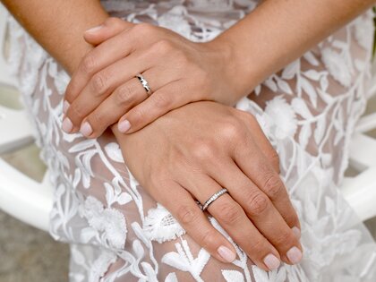 Verlobungsring Italic in 14K Weißgold mit Diamant 0,10ct G/SI