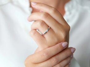 Verlobungsring Italic in 14K Weißgold mit Diamant 0,10ct G/SI