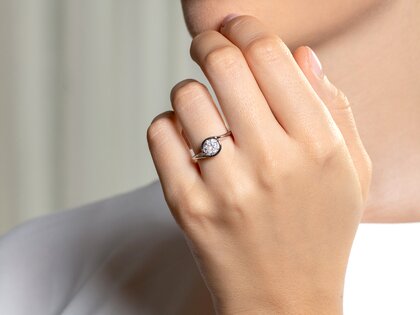 Engagement ring Touch in 9K white gold with diamond 1.00ct H/SI