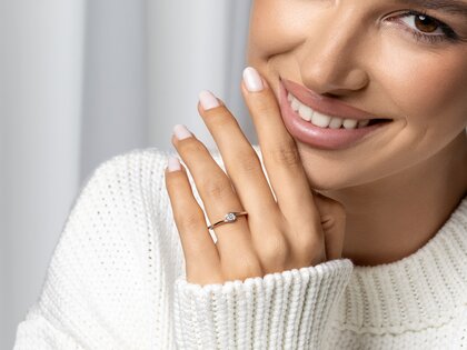Engagement ring Touch in 9K white gold with diamond 0.13ct G/SI