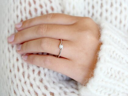 Engagement ring Touch in 9K white gold with diamond 0.13ct G/SI