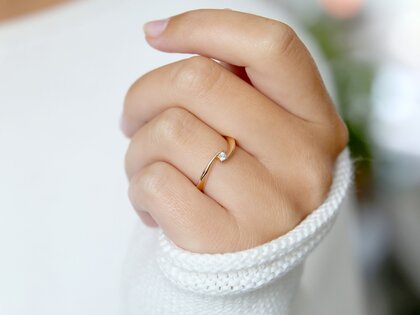 Engagement ring Twist Petite in 14K rosé gold with diamond 0.04ct G/SI