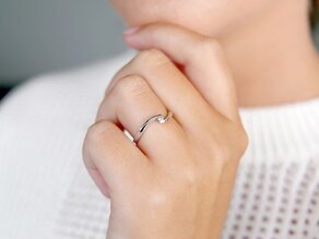 Engagement ring Twist Petite in 14K white gold with diamond 0.04ct G/SI