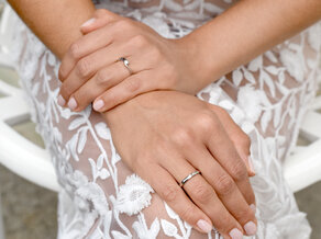 Engagement ring Twist Petite in 14K white gold with diamond 0.04ct G/SI