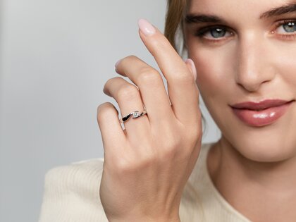 Engagement ring Twist in 14K yellow gold with diamond 0.20ct H/SI