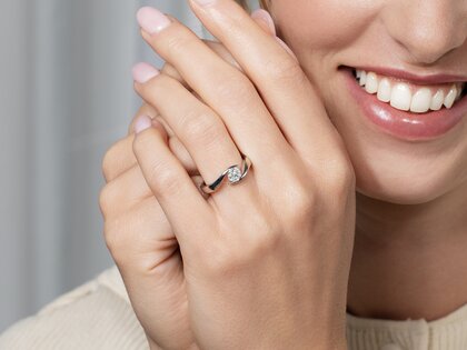 Engagement ring Twist in platinum 950/- with diamond 0.50ct G/SI