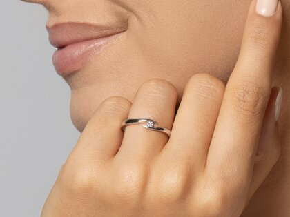 Engagement ring Twist in 9K rosé gold with diamond 0.03ct