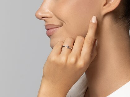 Engagement ring Twist in 9K rosé gold with diamond 0.03ct