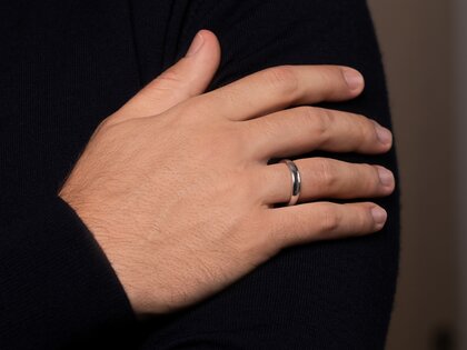 Anillo para hombre Classic en 18K oro amarillo pulido