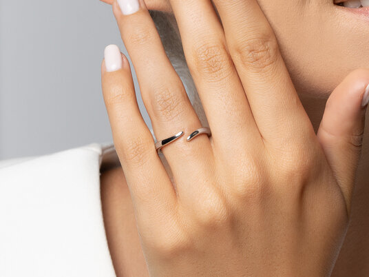 Engagement ring Flow in silver