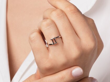 Zodiac ring Gemini in 18K rosé gold